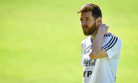 Lần đầu xuất hiện sau thất bại, đây là thái độ 'kỳ lạ' của Messi