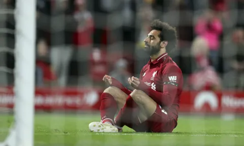 Lập cú đúp cho Liverpool, Salah đồng thời bị buộc tội "hạ sát"