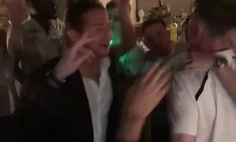 Lập đại công trước Leeds, Lampard dẫn cả đội đi "quẩy banh nóc"