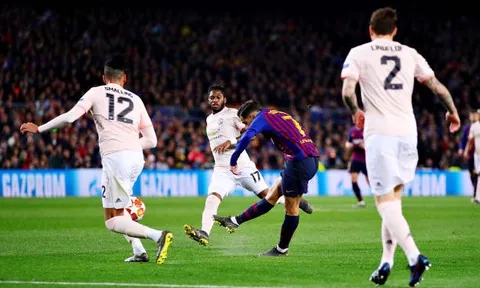 Lập siêu phẩm, Coutinho có pha ăn mừng đầy thách thức