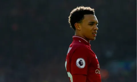 Liverpool đại thắng, sao trẻ vẫn 'nhận gạch' vì không biết chuyền