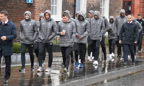 Liverpool đội mưa đi dạo 'làm nóng' cho Derby Merseyside