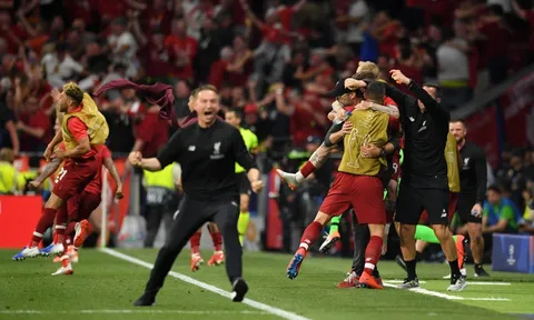 Liverpool lên ngôi tại Madrid vì từ bỏ... Rock