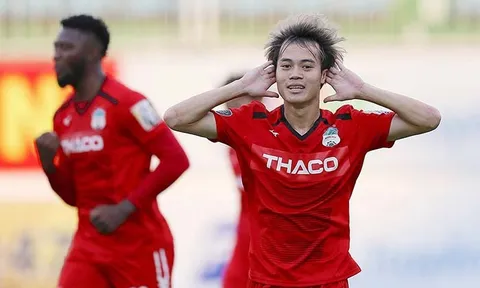 Nguyễn Văn Toàn và sứ mệnh tiếp gót Anh Đức làm rạng danh bóng đá Việt