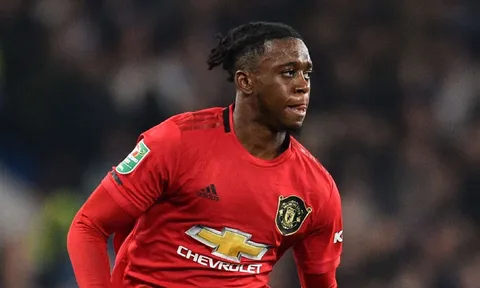 Lộ cái tên khiến Young từ chối ở lại Man Utd