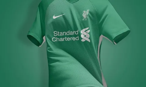 Lộ mẫu áo cực độc mới của Liverpool