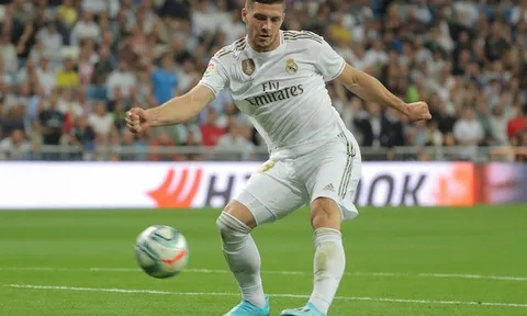 "Tịt ngòi" sau 22 trận, tân binh Real vẫn được Zidane tấm tắc khen ngợi