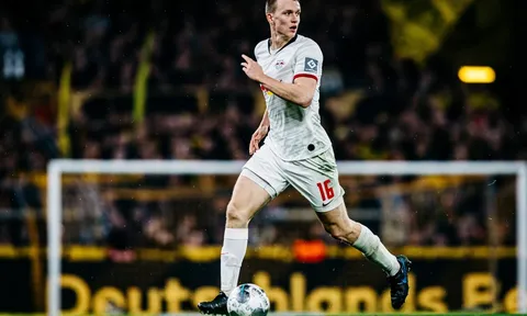 Lukas Klostermann: Hình mẫu hậu vệ phải cho tương lai