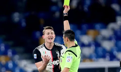 Mắc lỗi khi gặp Napoli, De Ligt vẫn được sao Juventus bênh vực