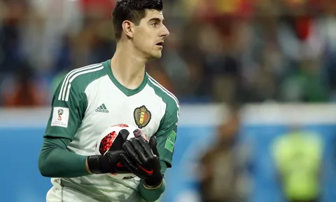 Mắc sai lầm khó đỡ, Courtois bị CĐV gọi là 'thảm hoạ' Karius