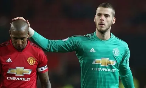 Tiết lộ: Hành động hậm hực của De Gea và Young sau trận thua Barca