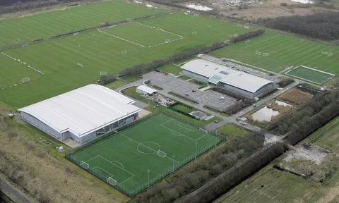 Man Utd duyệt chi 50 triệu bảng để nâng cấp Carrington