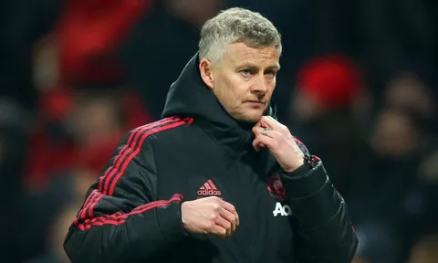 Man Utd phơi áo vì Solskjaer đã "phạm" 2 vị "thánh" của Old Trafford