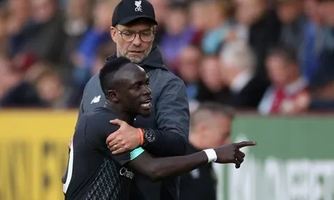 Mane điên tiết với Salah, Klopp làm ngay 1 điều chóng vánh