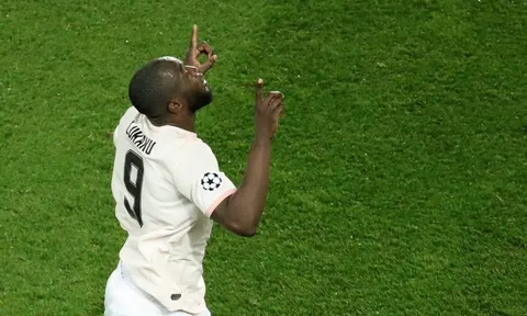 Martial trở lại, nhưng Lukaku vẫn là nhất