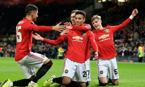 Bán mình cho Man Utd, 'sát thủ máu lạnh' bóp vụn ước ao của mọi siêu cò