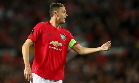 Gary Neville chỉ ra lý do Man Utd phải cay đắng rời cuộc chơi