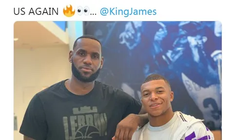 Mbappe thích thú khoe ảnh với cổ đông của Liverpool