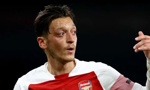 XONG! Ozil lên tiếng chốt tương lai, làm rõ mâu thuẫn với Emery