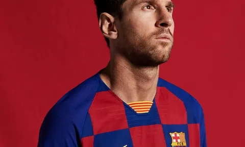 Barcelona chính thức ra mắt áo đấu ca-rô chưa từng có trong lịch sử