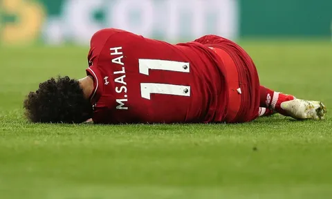 Mohamed Salah đổ gục, ác mộng chung kết Champions League tái hiện