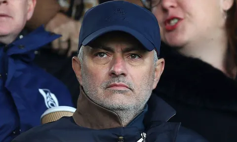 'Mời' Mourinho đến sân, đội bóng Premier League chấm dứt chuỗi 9 trận toàn thua