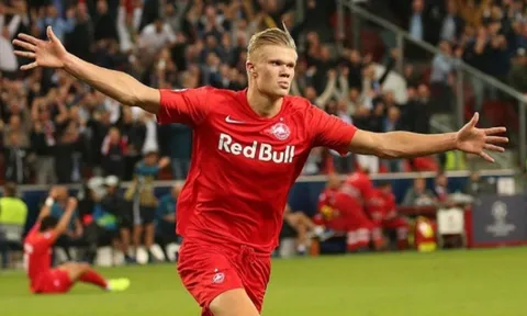 "Mọi người cứ nói về Man Utd nhưng sự thật là cậu ta được 12 đội quan tâm"
