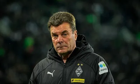 Monchengladbach xác nhận một điều khiến HLV trưởng Hecking đau lòng