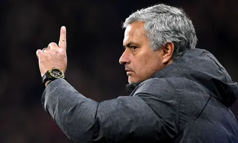 Mourinho: "Cậu ấy là Chúa của bóng đá"