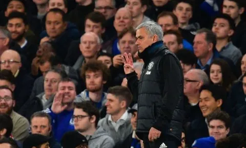 Mourinho dự đoán thế nào về tương lai của Sarri tại Chelsea