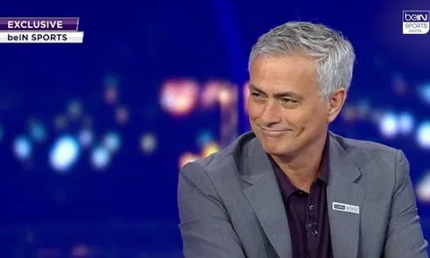 Mourinho dùng cậu bé "ball boy" để đá xoáy Man Utd