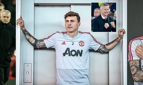 "Mourinho muốn 1 trung vệ mới nhưng giờ tôi hạnh phúc với Solskjaer"