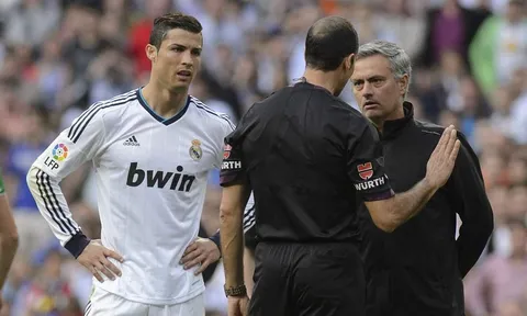 SỐC! Ronaldo bị chửi mắng thậm tệ dù ghi hattrick