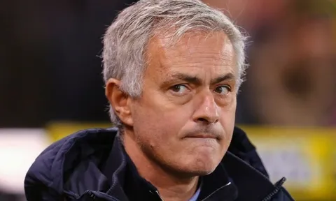 Mourinho trước trận Liverpool: "Cậu ấy không thể thay thế!"