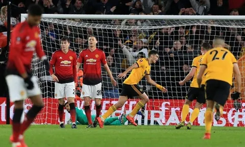 MU thua mất mặt, CĐV ví họ còn tệ hơn cả... Huddersfield