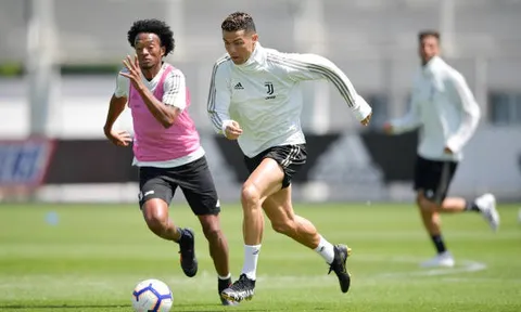 Mùa giải của Juventus "kết thúc sớm", Ronaldo làm gì?