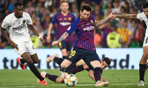 Mùa giải khủng khiếp của Lionel Messi