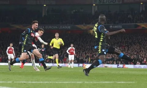 Mục tiêu 100 triệu của MU "giúp" Arsenal gần hơn với Champions League