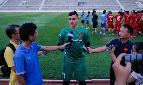 Đặng Văn Lâm sẵn sàng làm "quân sư" cho HLV Park Hang-seo