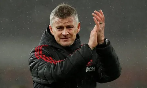 Neville: "Cách làm của Solskjaer có chút vấn đề"