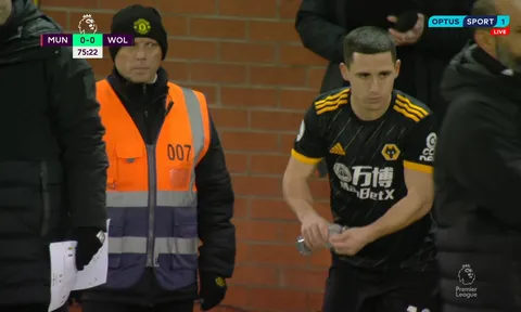Neville: "Cậu ấy làm tôi nhớ đến Eden Hazard"