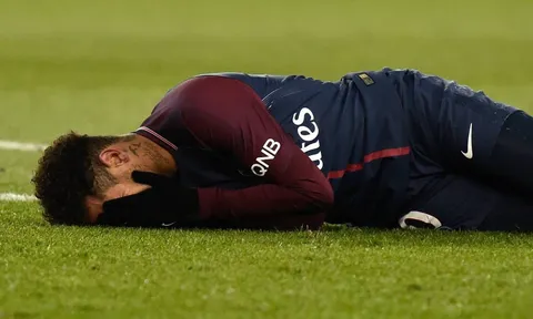 Neymar dành 2 ngày ở nhà để khóc vì chấn thương