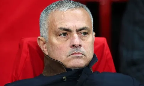 Ramos "đánh" Messi, Mourinho bênh ai?