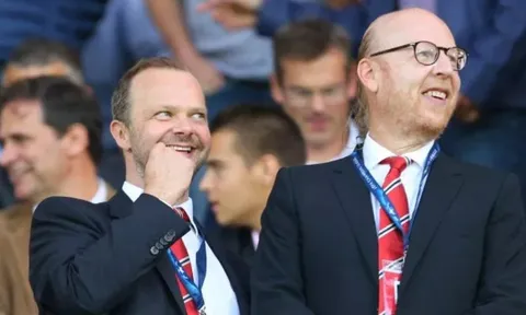Nhà Glazers vào cuộc, Ed Woodward hết tự do