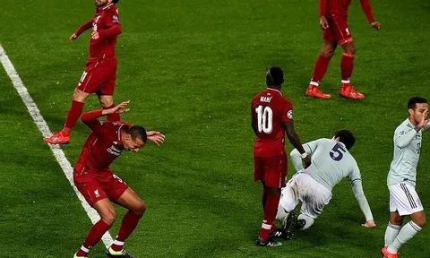 Nhìn phản ứng "người khổng lồ" để thấy sự thất vọng của Liverpool