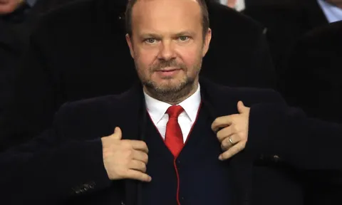 Hiểm nguy trập trùng, M.U họp khẩn, ra quyết định quan trọng với Ed Woodward
