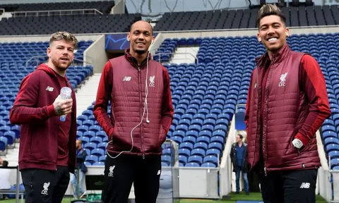 Đây, sự giản gị, gần gũi khó tin của dàn sao Liverpool khi đổ bộ xuống Porto