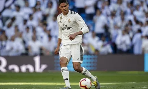 Nóng! Đại diện Varane xác nhận tương lai, Man Utd ngồi im "chờ thời"