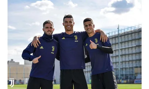 Luôn khác biệt, Ronaldo thể hiện phong thái chuyên nghiệp trước giờ đại chiến Ajax