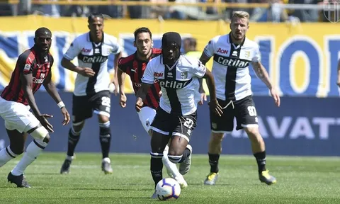 “Ôm hận” tại Ennio Tardini, AC Milan run rẩy trong tốp 4